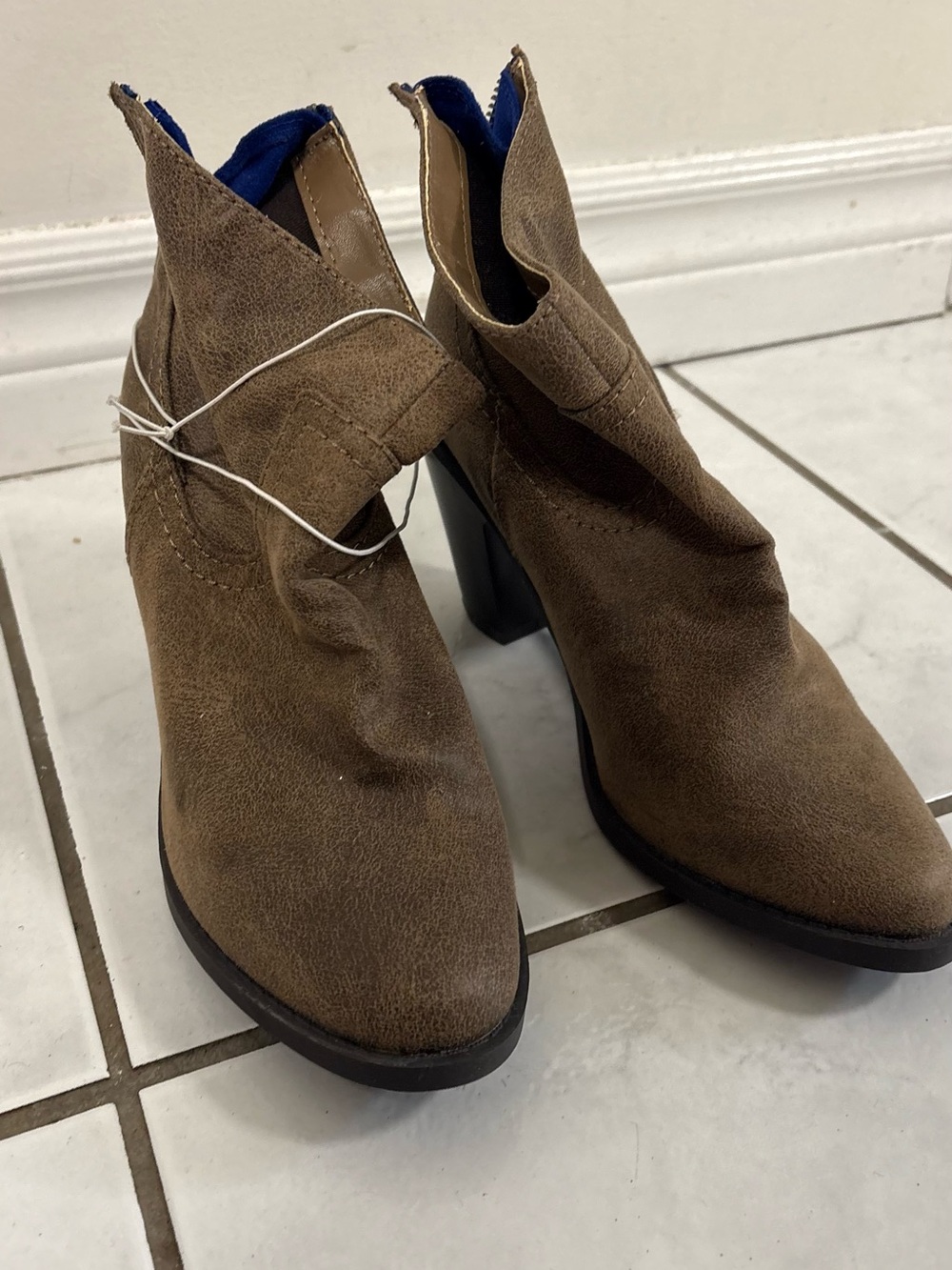 NEW Women’s Brown Suede Block Heel Ankle Boots